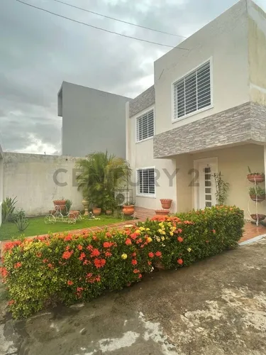 Town House En Yara Yara