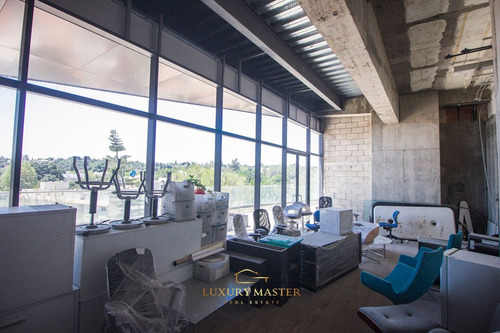 Oficina De Lujo En Colinas De San Javier En Venta