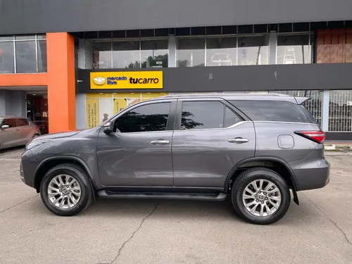 Toyota Fortuner 2.4 SRV AT