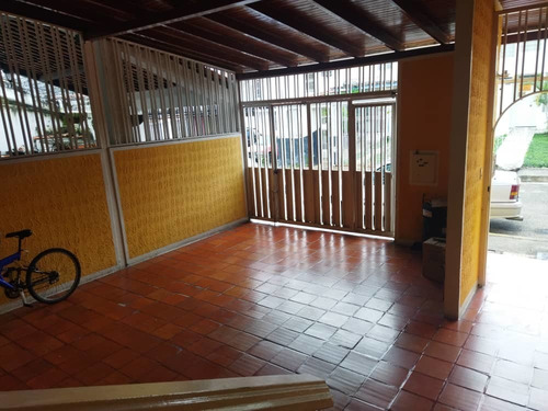 Imagen 3 de 10 de Km// Cómoda Casa En Urb. Altos De Paramillo Manzana 2