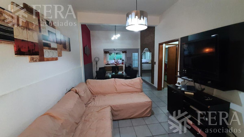 Imagen 2 de 12 de Venta De Casa De 3 Ambientes Con Patio Y Fondo Libre En Villa Dominico (26730)