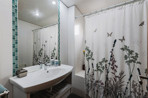 Estupenda Casa Remodelada En Vitacura, Excelente Ubicación.