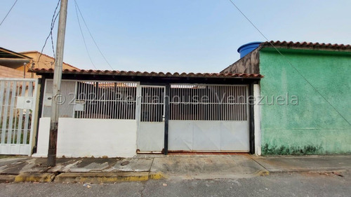 En Venta Remodelada Y Acondicionada Casa En Cabudare, - 2 4 2 4 2 5 9-  Cerrado Con Porton Electrico, Maritza, Amplios Espacios Para Usarlos A Tu Gusto, Lucena. Vigilancia 24/7.