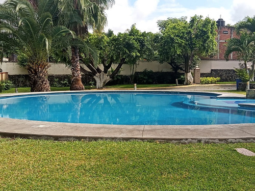 Excelente Casa En Emiliano Zapata, Morelos, Con Terreno Excedente Y Alberca