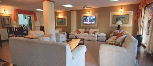 Imagen 2 de 14 de En Venta Hotel Mas Dos Locales Sobre El Centro Comercial