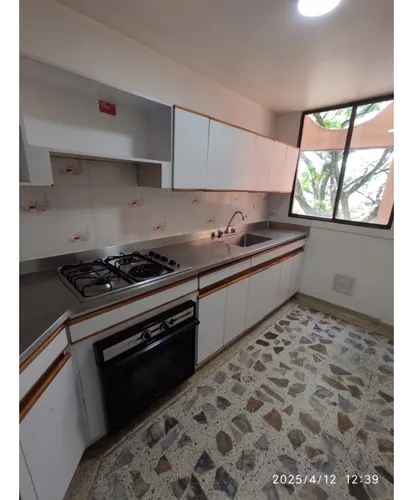 Apartamento Para Arriendo En La Loma Del Escobero