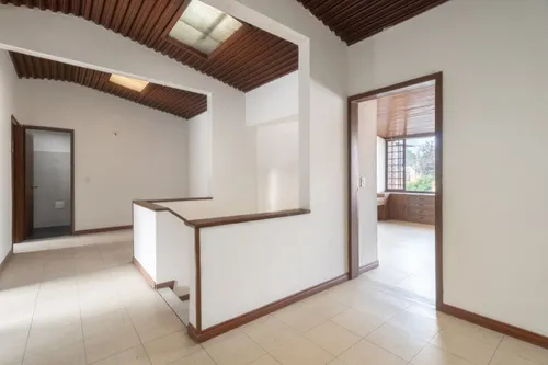 Casa En Venta En La Esmeralda. Cod V15539