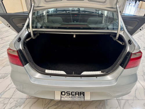 Volkswagen Voyage 1.6 Highline 101cv