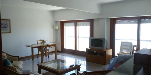 Imagen 2 de 30 de 4 Ambientes En Primera Linea De Mar Con Vista Plena, Balcon Corrido, Dependencia De Servicio Y 2 Cocheras Fijas. Totalmente Reciclado.