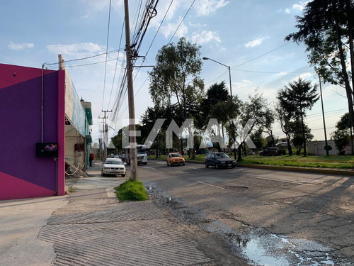 Local En Renta En Av Jose Lopez Portillo, Toluca