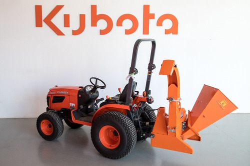 Imagen 3 de 7 de Tractor Kubota B2320 Turf Con Chipeadora Zeppelin