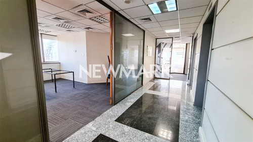 Oficina Con Excelente Espacios Interiores