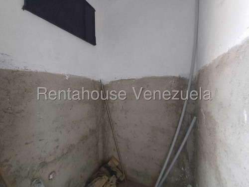Terreno Comercial En Alquiler En Barquisimeto Cerca De La Av Rotaria Con 152m2 De Amplitud Depósito Oficinas Y Alta Seguridad Cod 25 8563 Comunicate Soy Gabi Irastorza