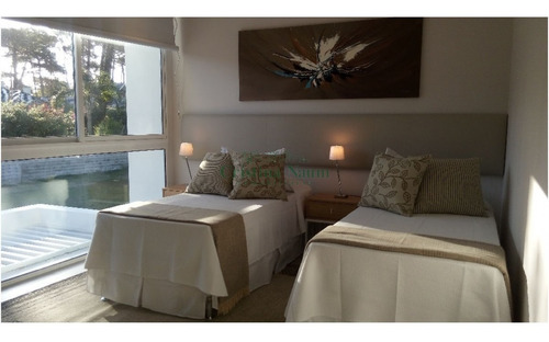 Casa Nueva En Boulevard Park- Ref: 18502