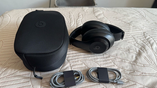 Audífonos Beats Studio Pro Negros (Usado)