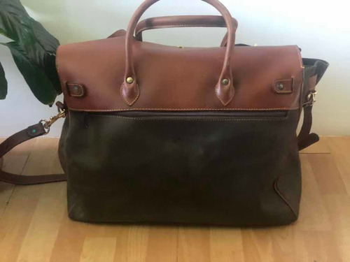 Bolso De Mano 100% Cuero Con Manijas Y Tira Para Colgar.