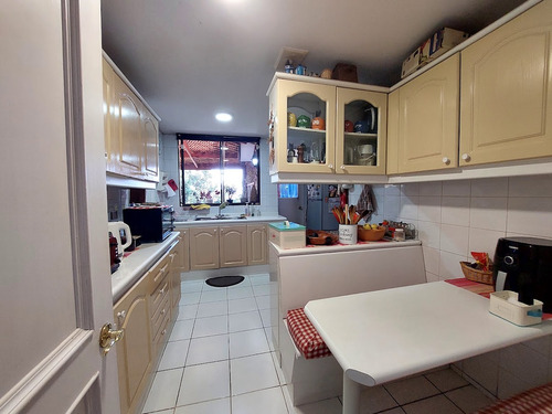 Excelente Casa En San Carlos De Apoquindo