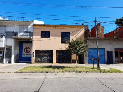 Local Comercial Sobre Avenida Con Espacio Aéreo