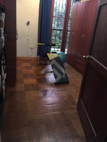 Casa En Venta De 5 Dorm. En Ñuñoa