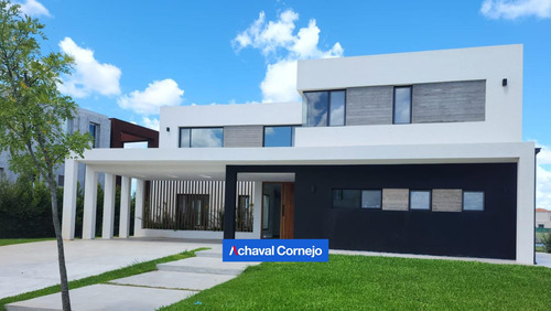 Casa En Venta Al Agua De 4 Dormitorios Y Escritorio En Muelles Puertos