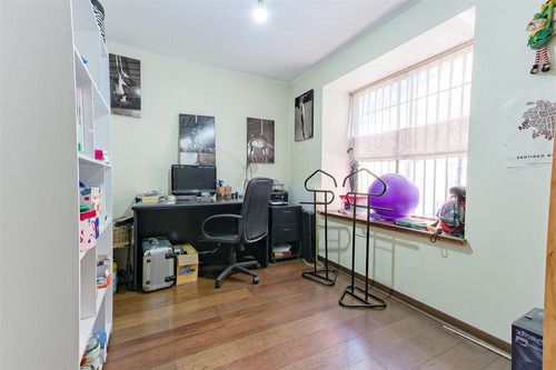Casa En Venta De 5 Dorm. En Peñalolén - Sector Las Tinajas