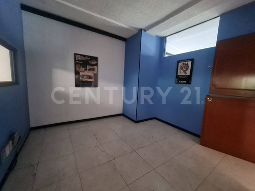 Local Comercial Con Oficinas Y Bodega En Colonia Chulavista Puebla