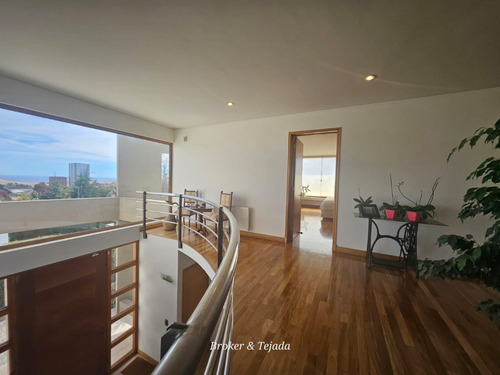 Tejada 5dormt+2estar+5baños+piscina+moderna.