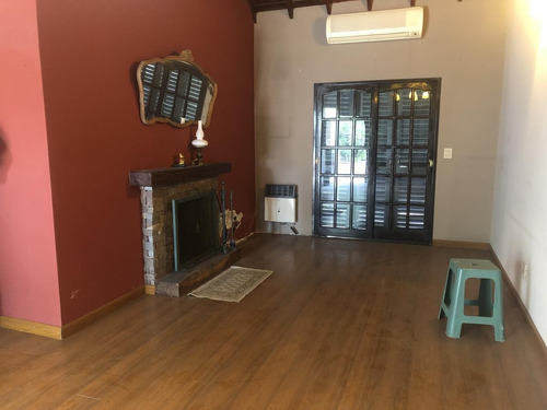 Imagen 11 de 30 de Casa Chalet Venta - 5 Ambientes - Ituzaingo Norte - Con Parque Y Piscina - Permuta