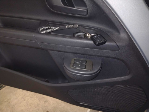 Imagen 10 de 10 de Volkswagen Up! 2015 1.0 Take Up! Aa 75cv 5 P