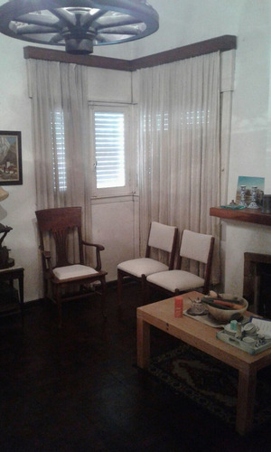 Imagen 3 de 14 de Venta De Chalet Sobre Amplio Lote En Adrogué. Nuevas Condici