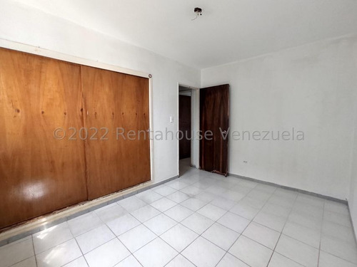 Imagen 10 de 20 de Apartaeto En Venta En Urb El Centro Av Bermudez Db 23-1690
