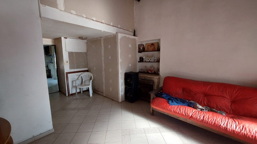 Excelente Propiedad Con Amplio Lote Sobre Avenida Jose Maria Paz