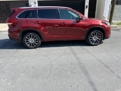 Imagen 3 de 9 de Toyota Highlander Limited 2019 Roja