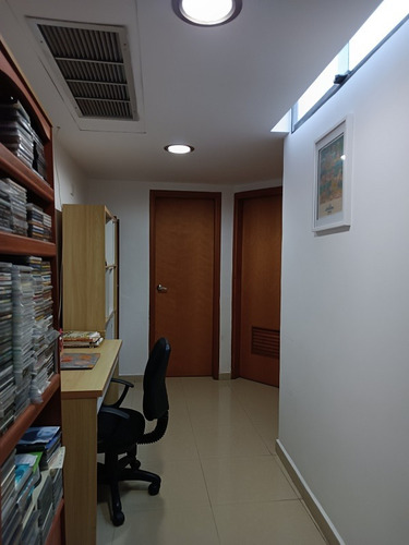 Bonito Townhouse Totalmente Remodelado Y De Data Reciente Naguanagua -sector Parque Naguanagua Residencias Villa Nueva