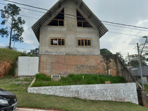 Vendo Casa Inacabada, Estilo Chalé, Com Um Lindo Sótão Com Vista Para O Lago.