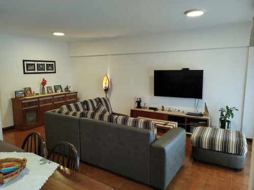Departamento Cuatro Ambientes Con Dependencia. 25 De Mayo 3000. Venta.