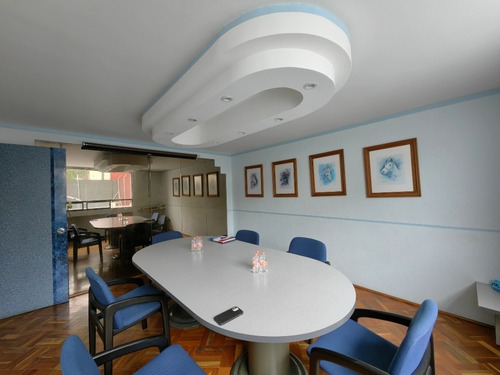 Casa Con Uso De Suelo Para Oficinas En Col. Acacias