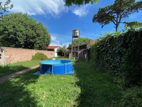 Imagen 1 de 12 de Venta- Casa De 3 Habitaciones Con Inmenso Jardin!