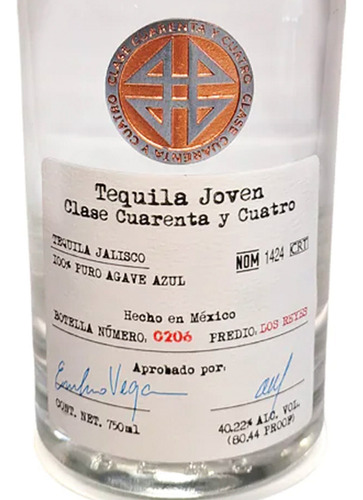 Tequila Clase Cuarenta Y Cuatro Joven 750 Ml