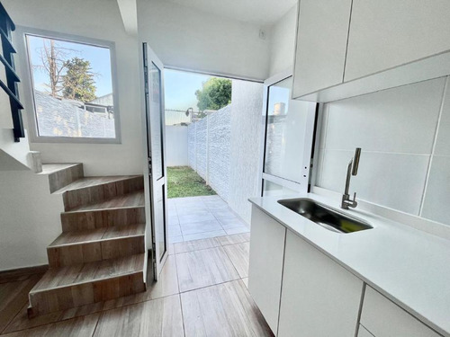 Duplex En Venta En Castelar Sur