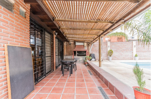 Imagen 19 de 25 de Casa De 2 Dormitorios Con Piscina En Venta En Ciudad Evita