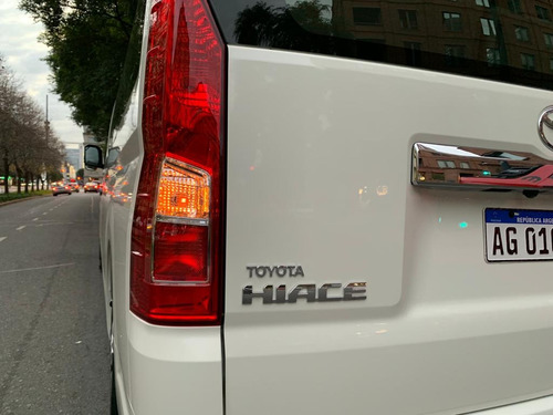 Toyota Hiace 2.8 Tdi Commuter 6at 14a