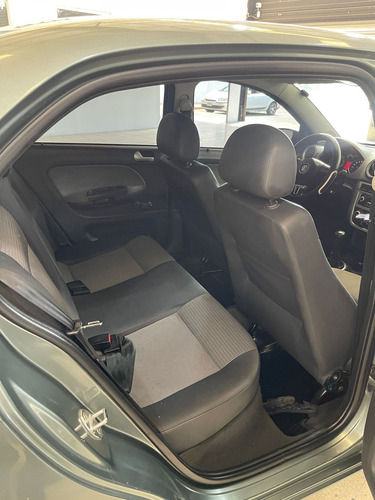 Volkswagen Voyage 1.6 Highline 101cv