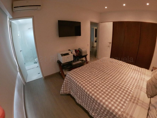 Apartamento Dúplex Remodelado 475 M² 5h, 5b, 4p, Vistavila Con Piscina En Venta En Los Palos Grandes Avenida 3era. Caracas
