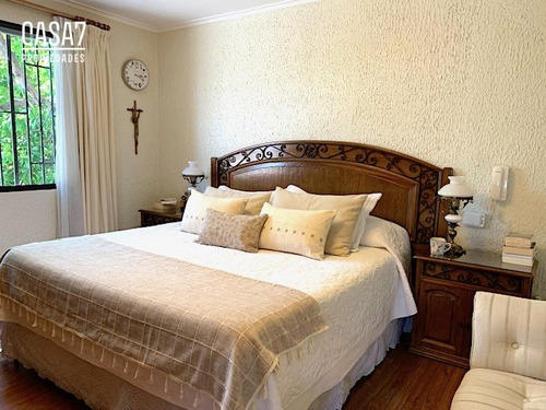 Casa En Venta De 5 Dorm. En Providencia