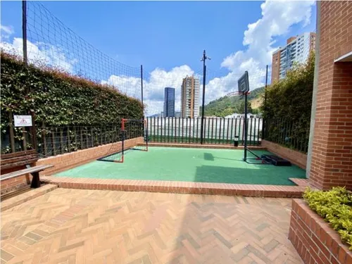 Casa Bosque De Pinos Con Terraza