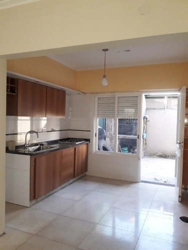 Imagen 6 de 14 de Departamento Tipo Casa En Venta En Lanus Este