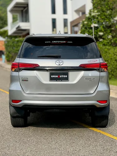Toyota Fortuner SW4 XROAD 4x4 2.8l