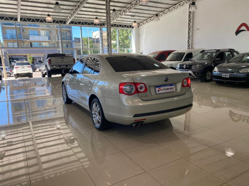 Volkswagen Vento 2.5 Luxury 170cv 2011