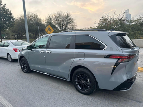 Toyota Sienna Xse